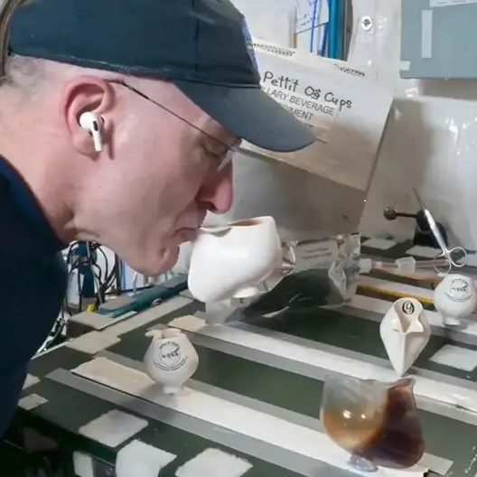 Space_Coffee_Cups_Д Петитт_1.jpg Space_Coffee_Cups_Д Петитт_1.jpg