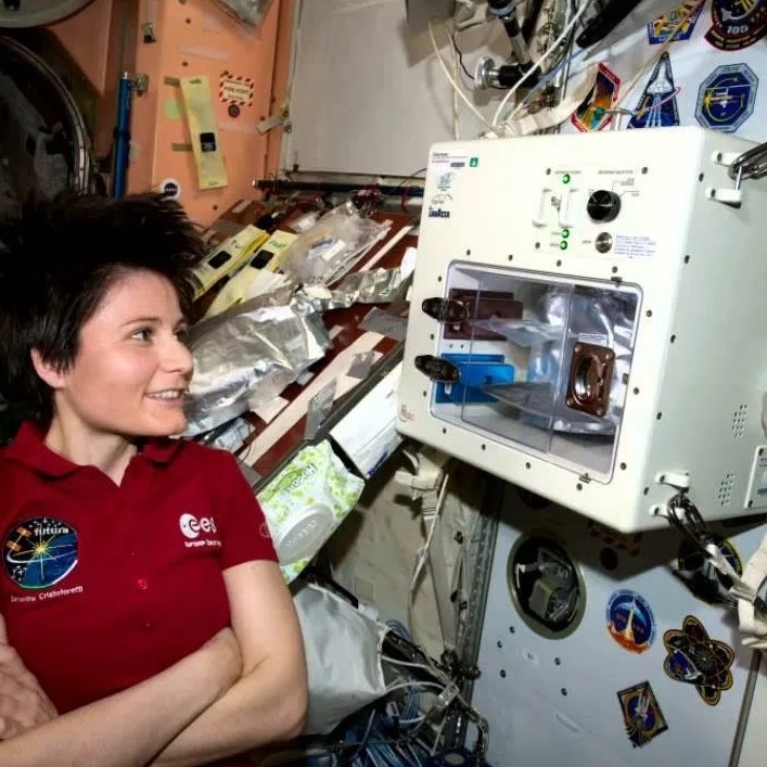 Кофемашина на МКС_11.jpg Кофемашина на МКС_11.jpg